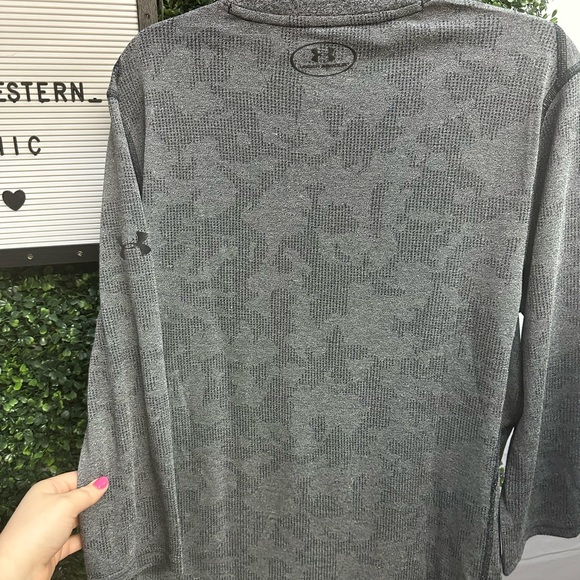 (A98)EUC Under Armour 3/4 sleeve top - Picture 4 of 4